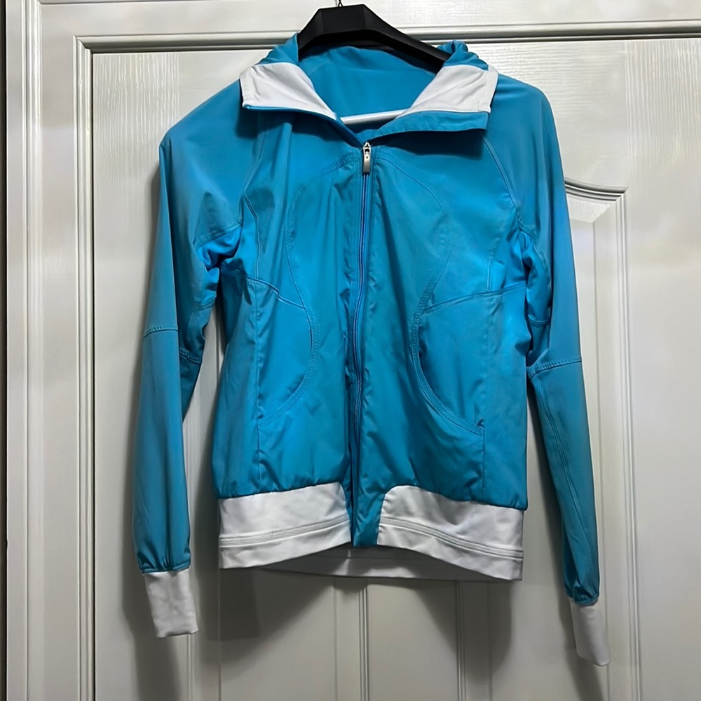 Light weight Lululemon jacket🍋